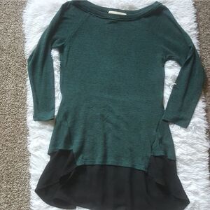 Everleigh Top Dark Green and Black Long Sleeve Size XS‎